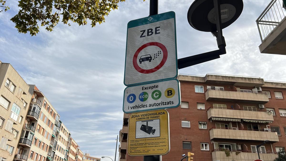 Cartel de la ZBE en Reus.
