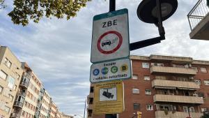 Cartel de la ZBE en Reus.