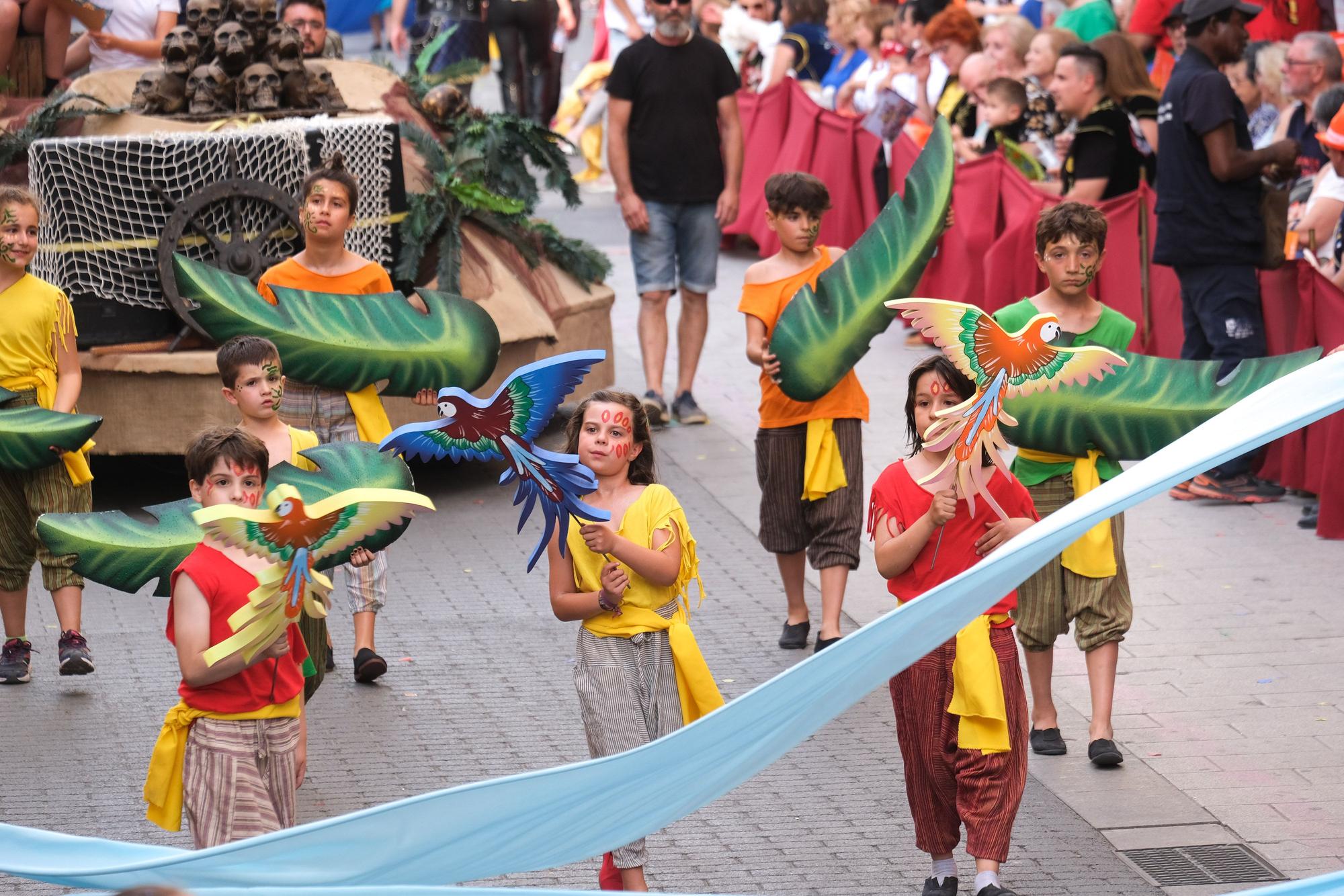 Genios y tesoros en el Desfile Infantil de Elda