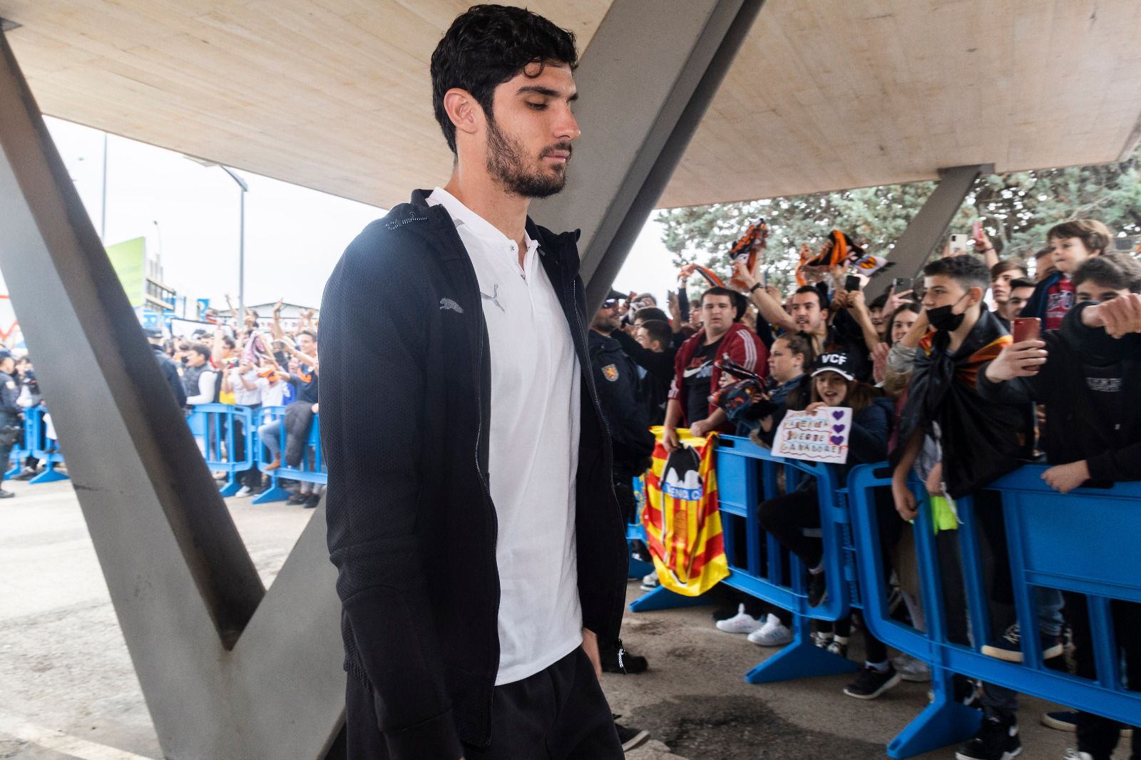 Apoteósica salida del Valencia CF a Sevilla