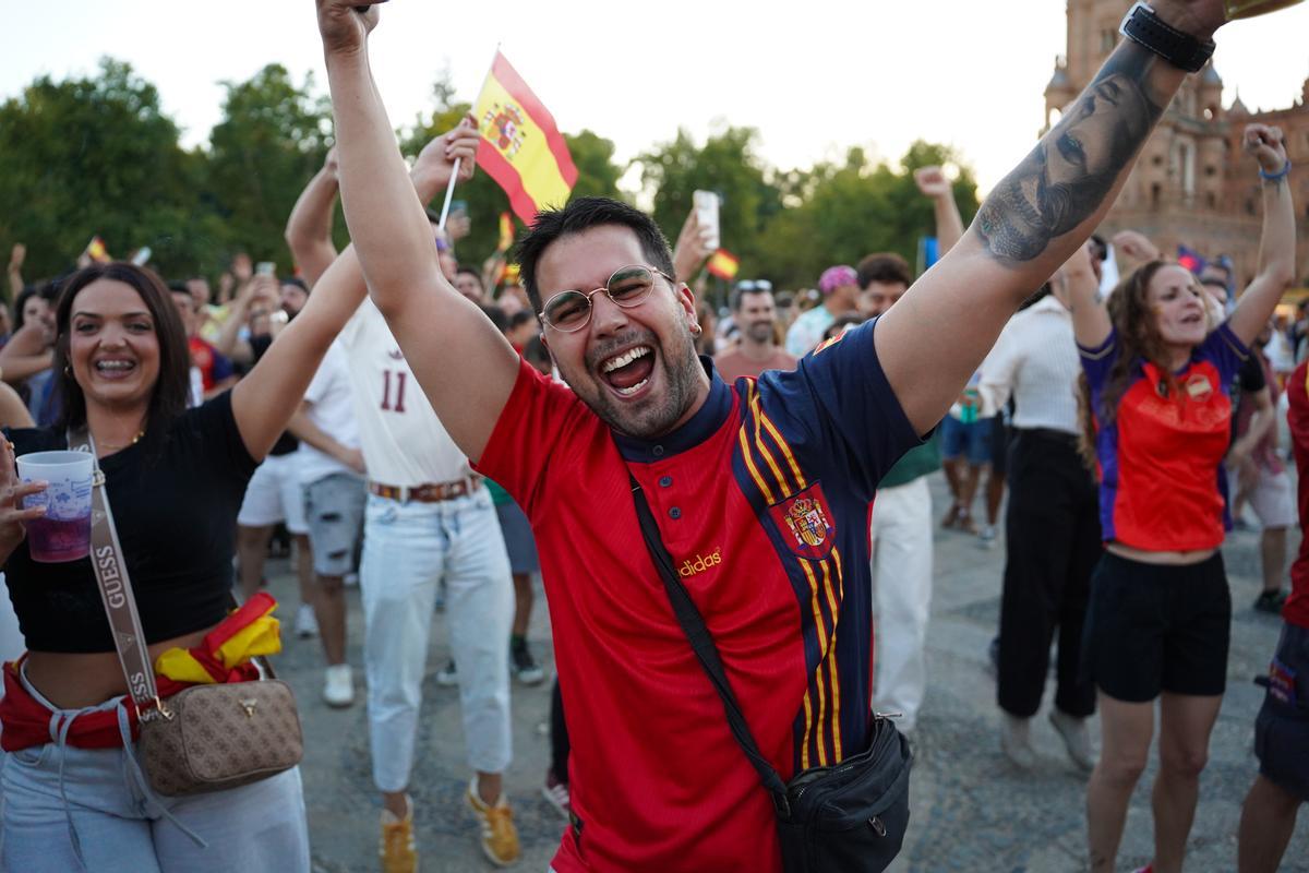 Así se vivió la semifinal entre España y Francia en la Plaza de España en imágenes Así se vivió la semifinal entre España y Francia en la Plaza de España en imágenes