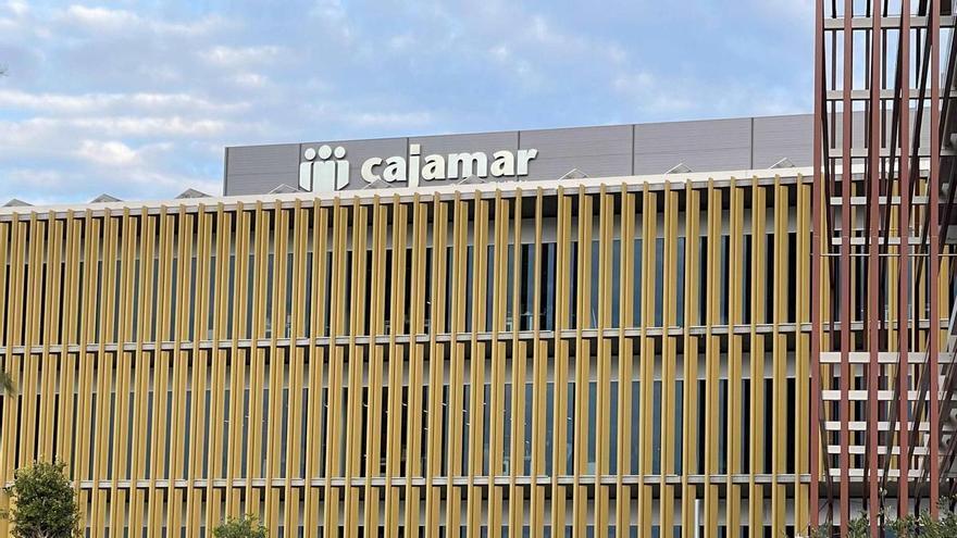 Grupo Cajamar mejora su calificación crediticia