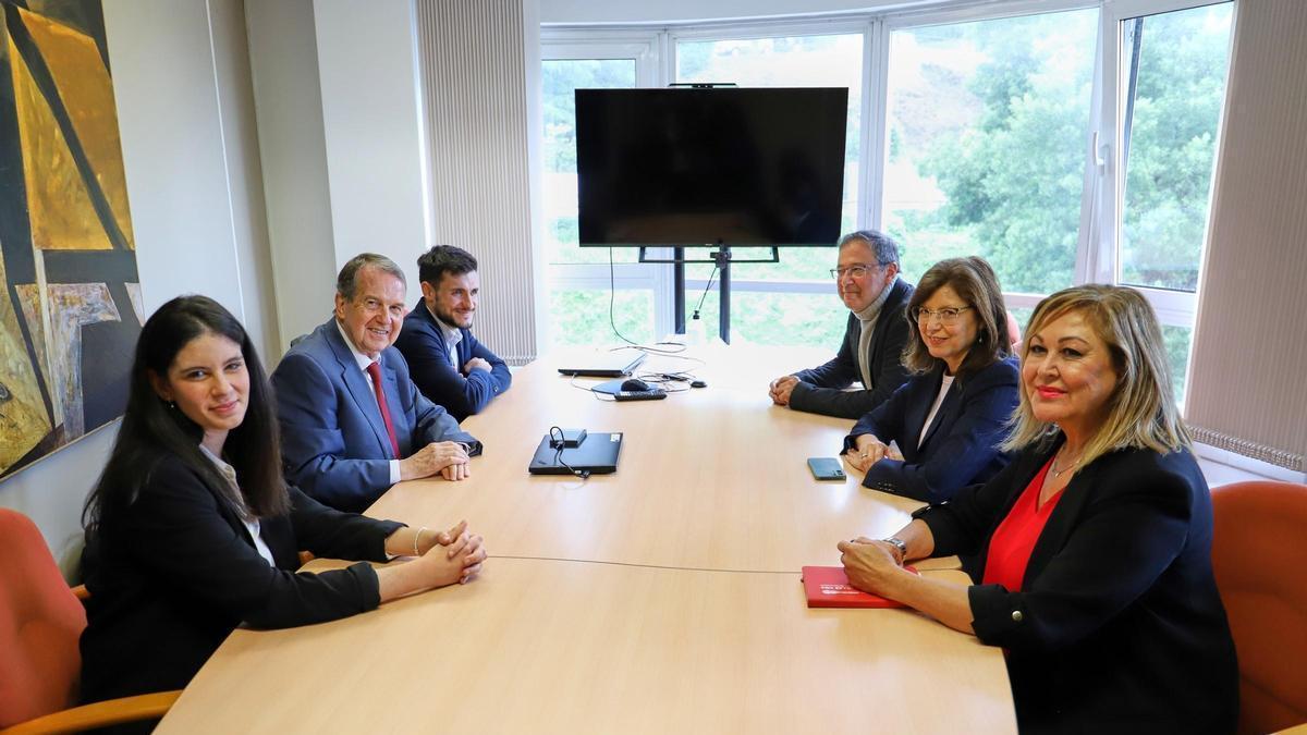 Participantes en la primera reunión del Observatorio de la vivienda de Vigo.
