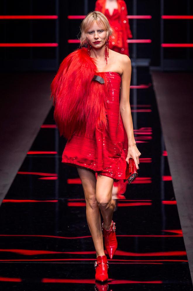 Botines 'cowboy' rojos en el desfile otoño-invierno 2018-2019 de Emporio Armani