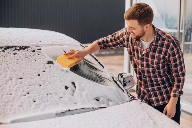 Los diez errores que no debes cometer al lavar el coche