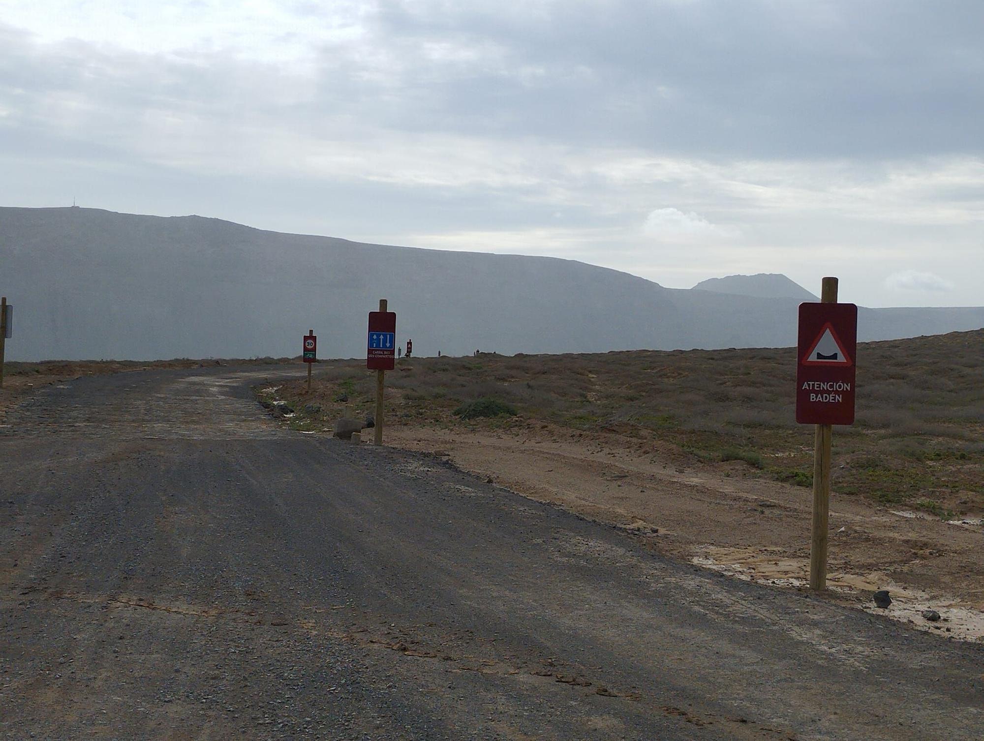 Polémica en La Graciosa por la instalación de nuevas señales de tráfico