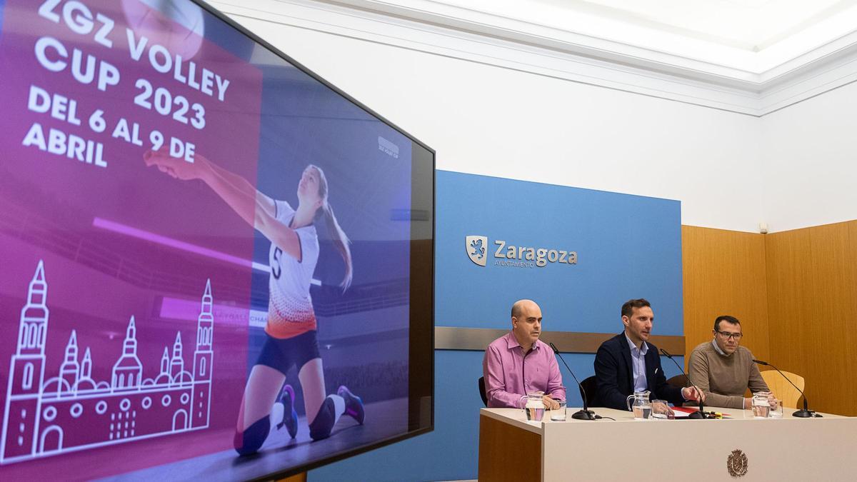Presentación de la ZGZ Volley Cup en el Ayuntamiento de Zaragoza.