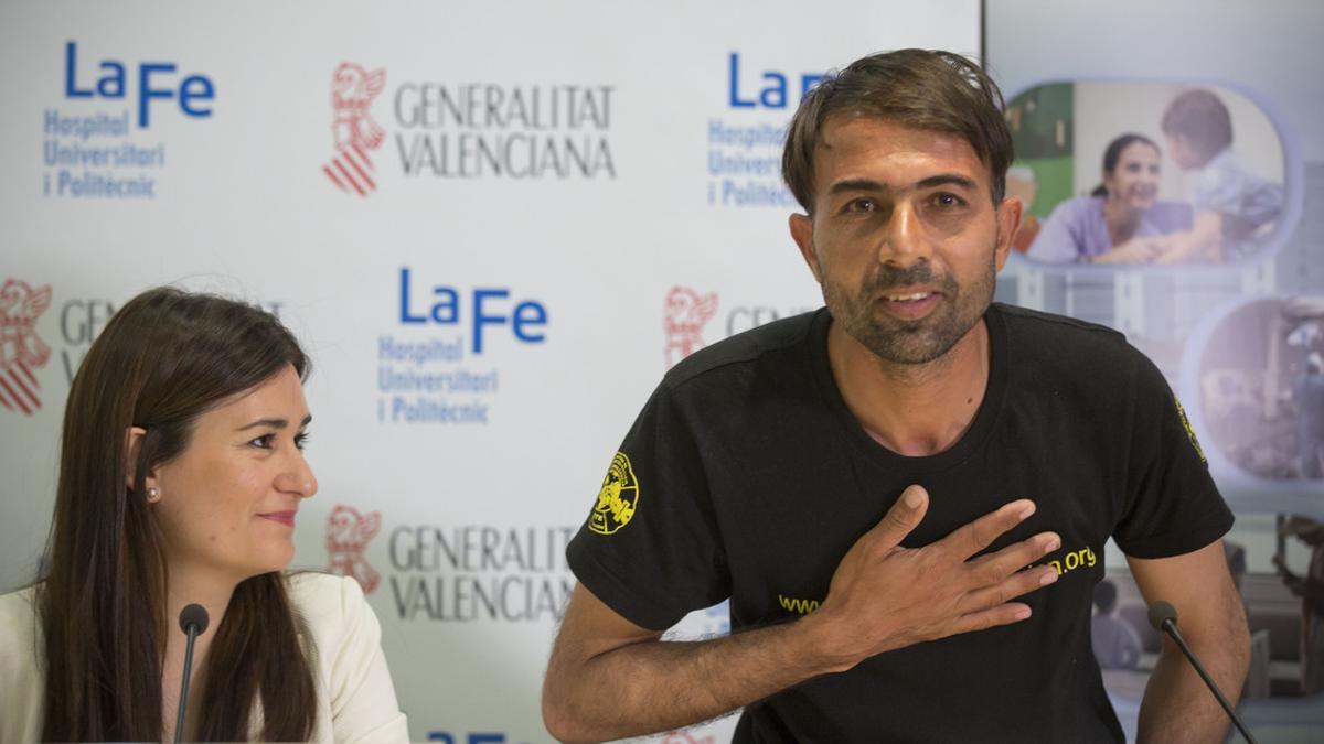 Ata Mohammad, padre de Osman, en rueda de prensa