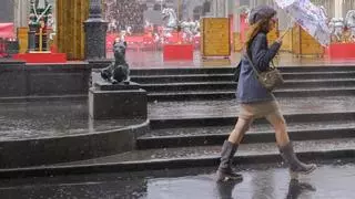 Así es la alerta máxima que azota Canarias: olas de más de cinco metros, vientos huracanados y lluvia torrencial