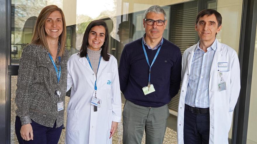 Gemma Cuberas Borrós, cap de la Unitat de Recerca i Innovació de la Fundació Althaia; Esther Martín Santander, resident de Psicologia Clínica que ha obtingut la beca; Alfons Hervàs Roque, director de Qualitat i Coneixement, i Ramon Santisteve Prat, cap d’Estudis de Formació Sanitària Especialitzada.