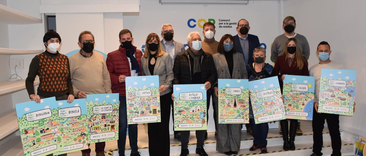 Representantes de los municipios ganadores en el concurso de Ecovidrio y el Cor.