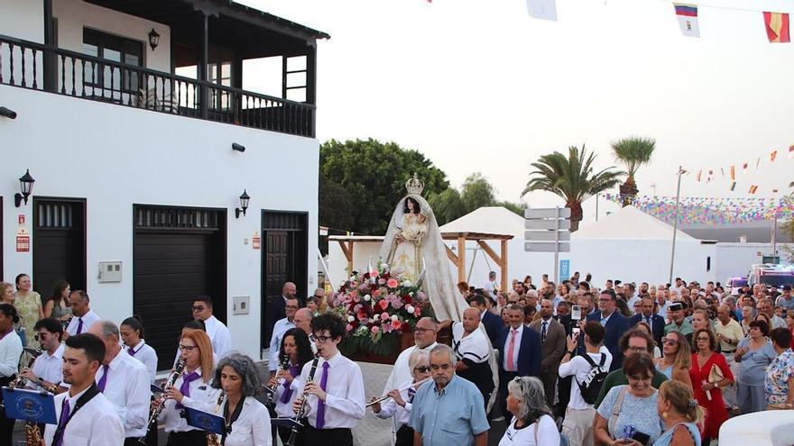 Yaiza se vuelca con la Virgen de Los Remedios en su día grande pese al fuerte calor