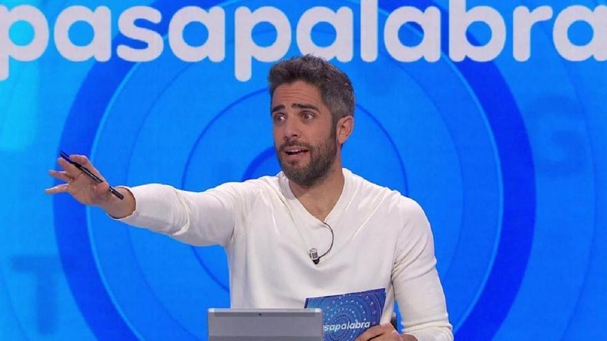 Lo nunca visto en Pasapalabra, Roberto Leal, al límite, amenaza con abandonar el programa por la actitud de Manu y Rosa: &quot;Yo me voy&quot;