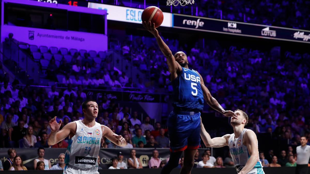 Mikal Bridges anota a placer ante Eslovenia