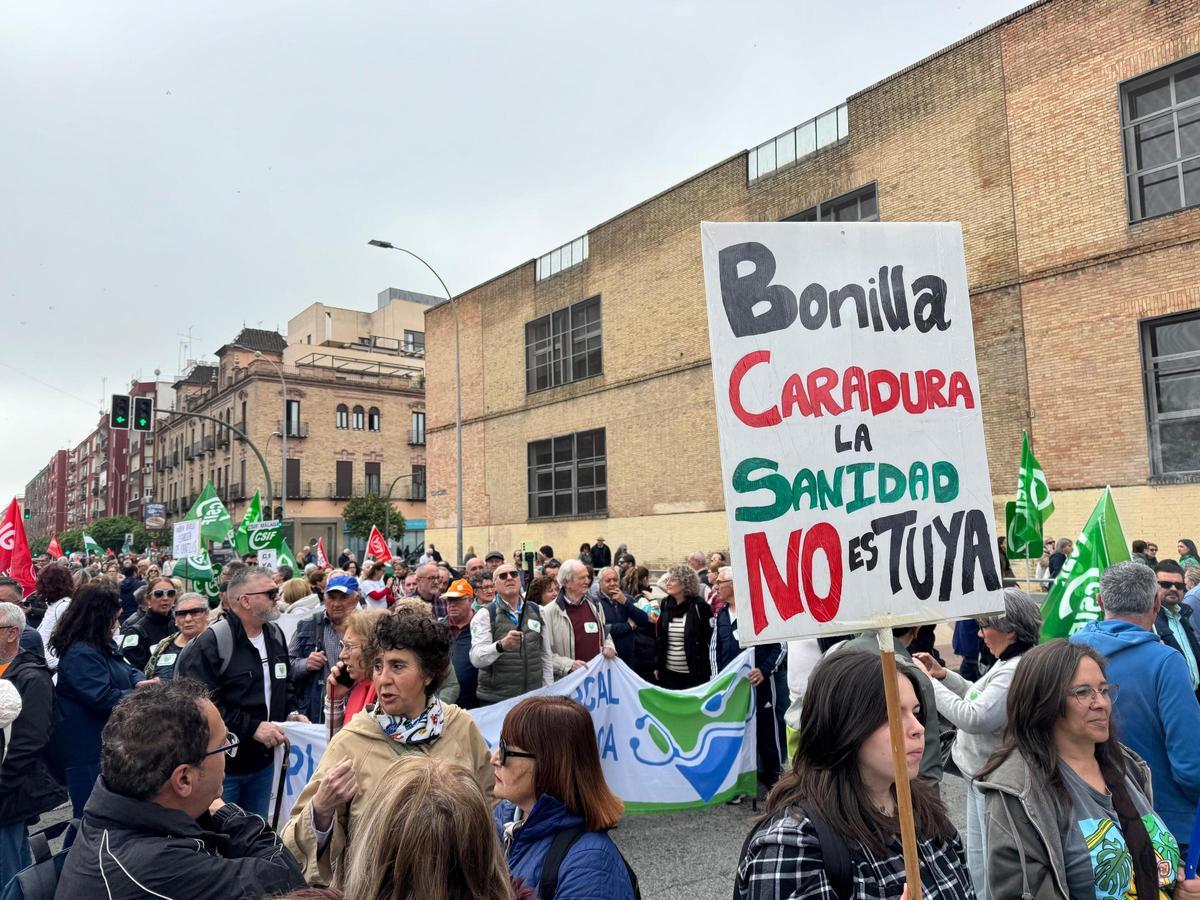 FOTOS | Protestas contra la gestión de la sanidad pública en Sevilla