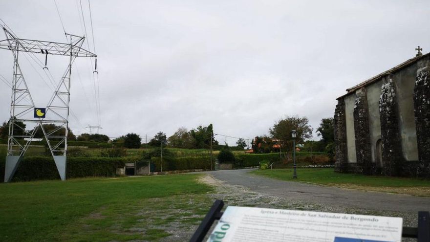 La retirada del cableado que afea el monasterio de Bergondo enfrenta al Concello con Naturgy