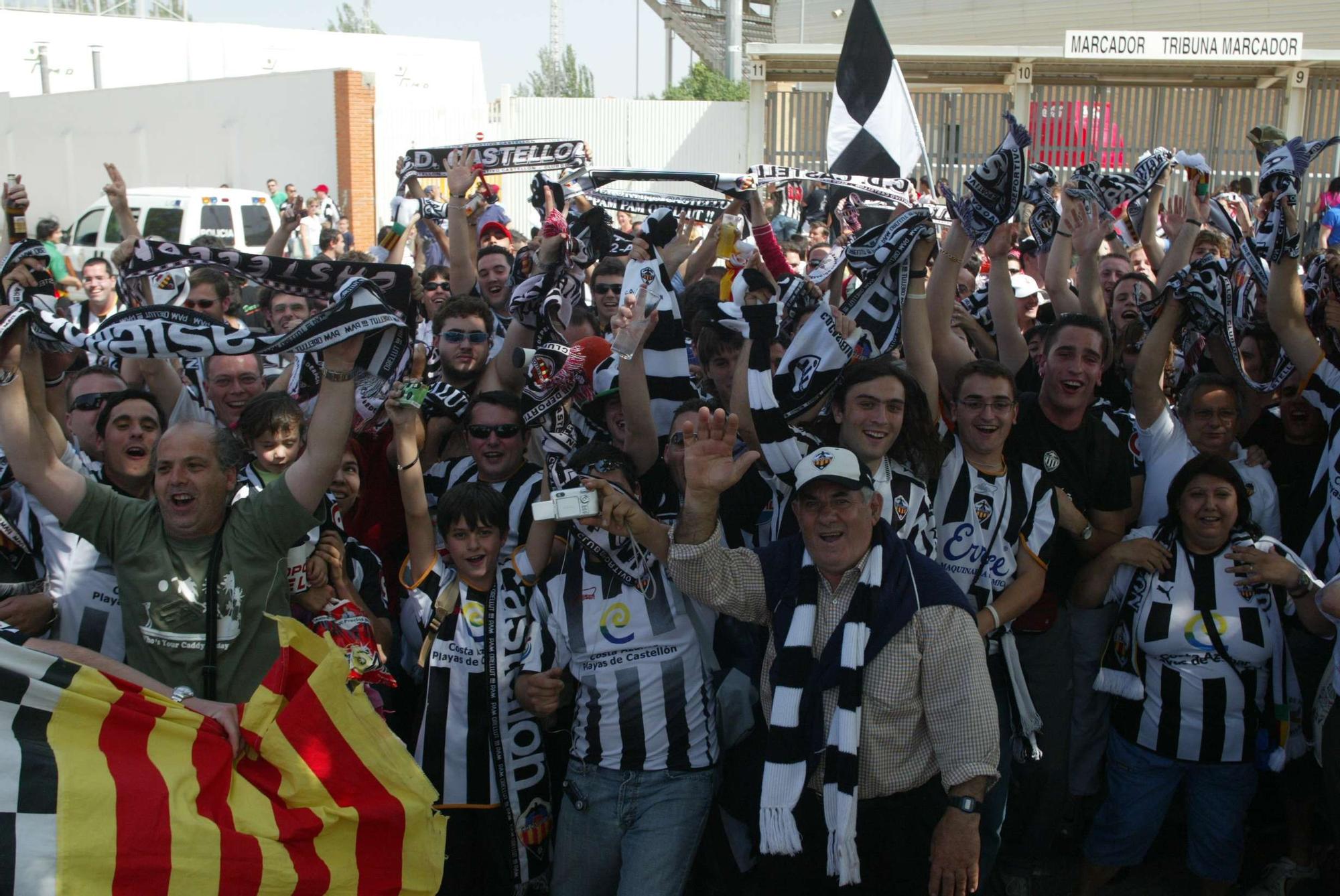 Así fue el multitudinario desplazamiento a Albacete de la afición del Castellón en 2006