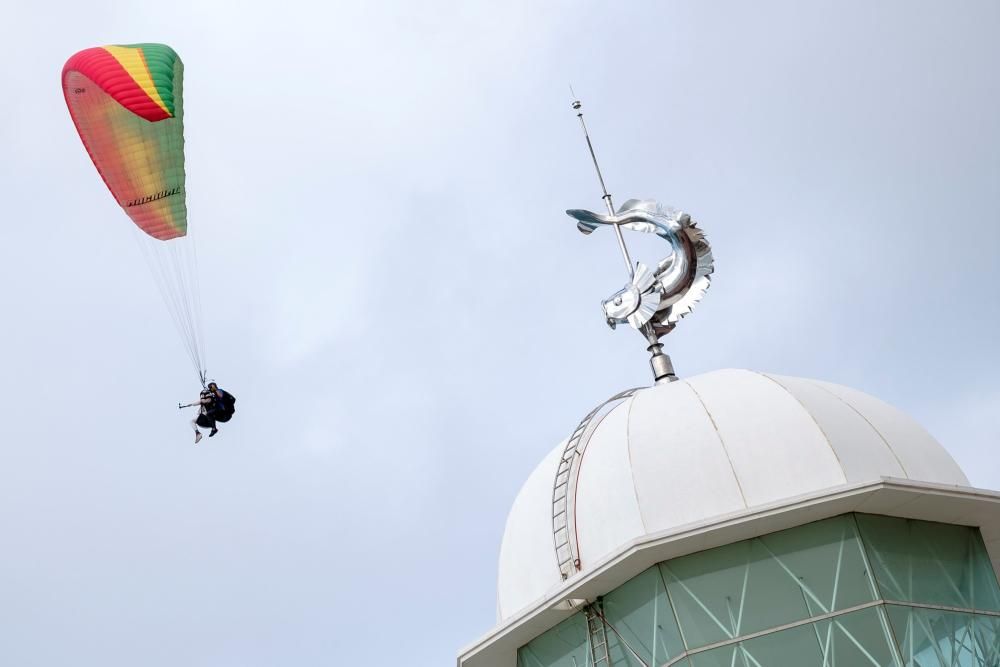 Nardy Barrios se lanza a la campaña en parapente