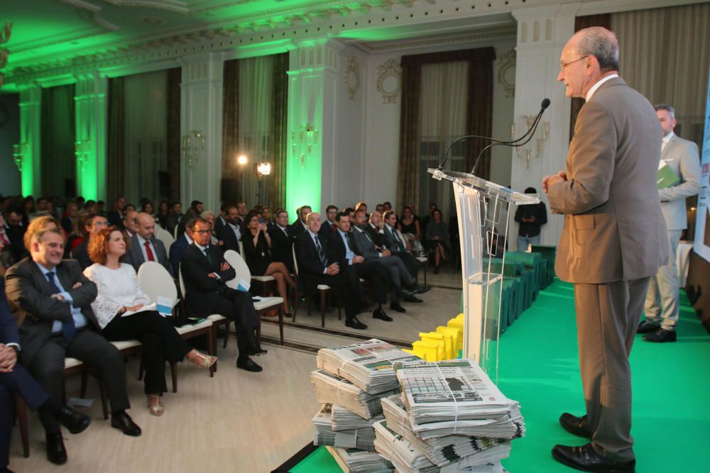 La Opinión entrega cinco premios al Club Balonmano Femenino Málaga Costa del Sol; a la Asociación de Voluntarios de Oncología Infantil (AVOI); al presidente del grupo La Canasta; a Turismo Andaluz, y a la cantante Lamari