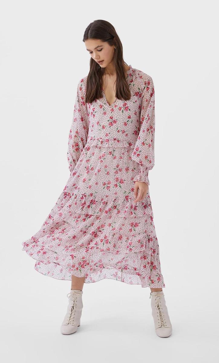 Vestido midi con estampado de flores, de Stradivarius