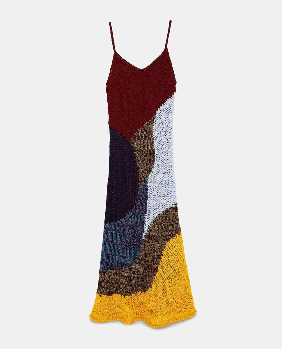 Vestido de colores de punto de Zara. (Precio: 39,95 euros)