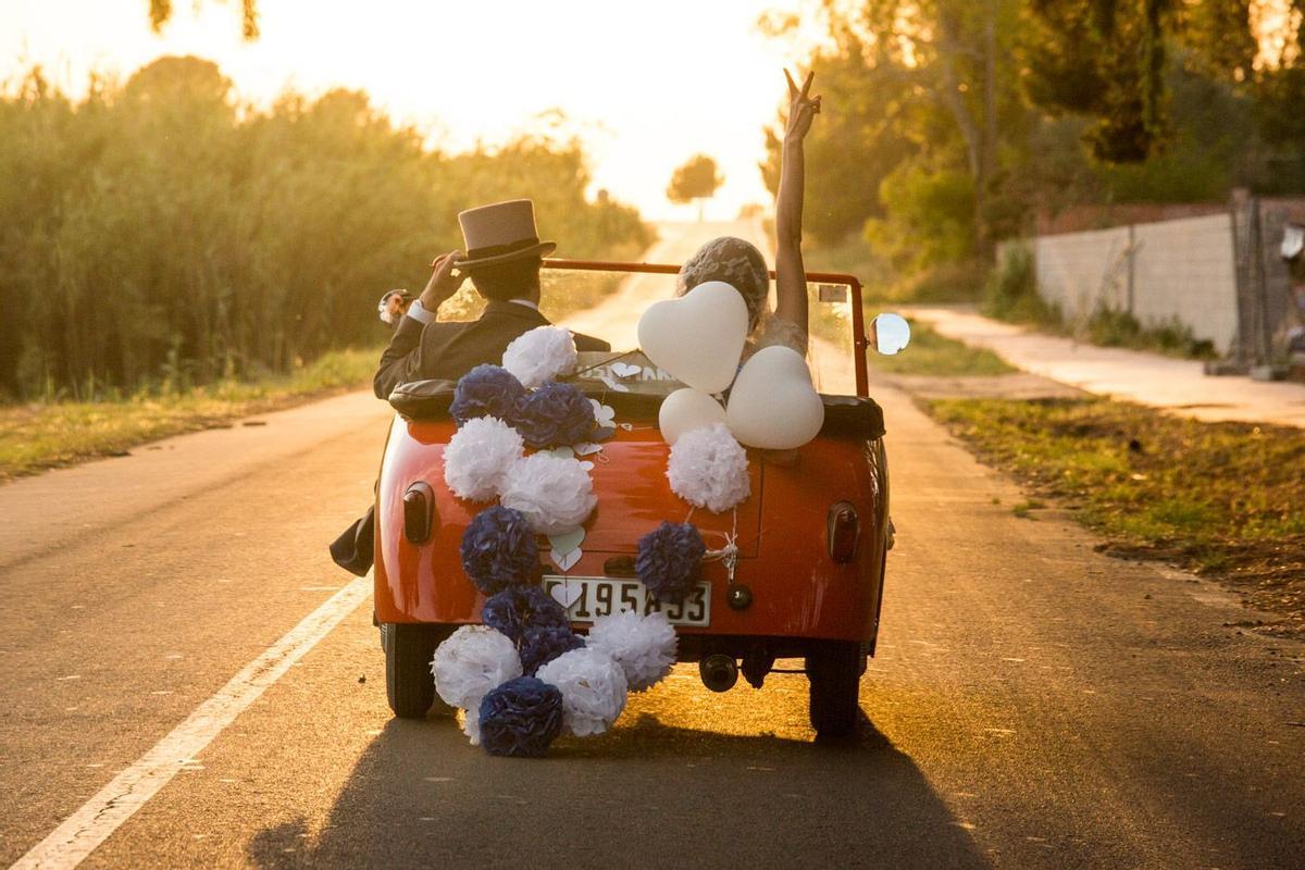 Coches de novios originales y divertidos: decorativos globos