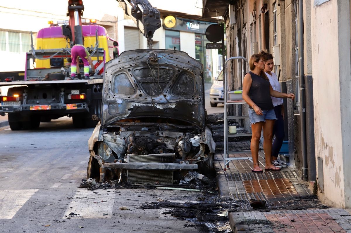 Cuatro heridos al lanzar un individuo cócteles molotov a los coches y liarse a tiros en Molina de Segura JUAN CARLOS CAVAL