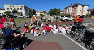 Lección al volante en Corvera: las claves para circular con seguridad (y conciencia de quienes viven la discapacidad en primera persona)