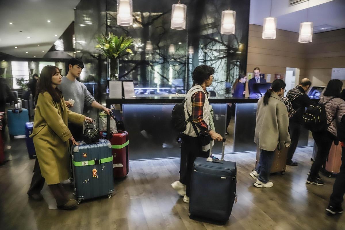 Un grupo de turistas en un hotel de Córdoba.