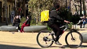 Ciclistes i patinets no respecten la velocitat a Consell de Cent