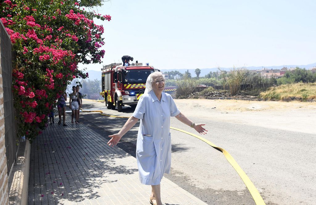 Las imágenes del incendio que ha obligado a desalojar un convento en Guadalupe