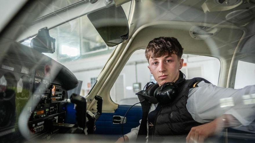 16-Year-Old Becomes Canary Islands' Youngest Pilot Student