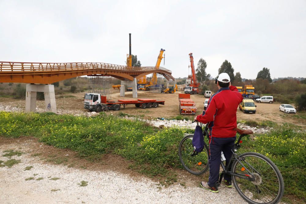 Última fase de la pasarela sobre el Guadalhorce