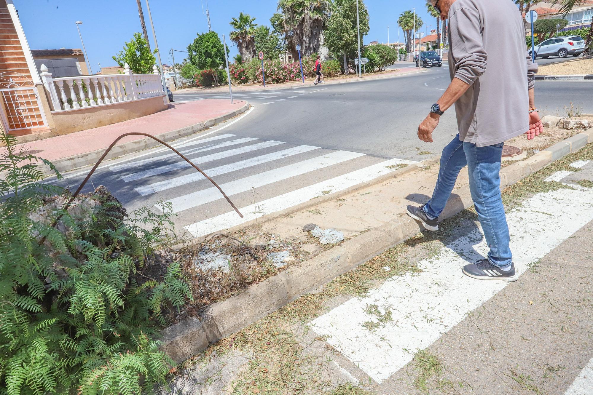 Parques en Orihuela Costa con deficiencias en el mantenimiento