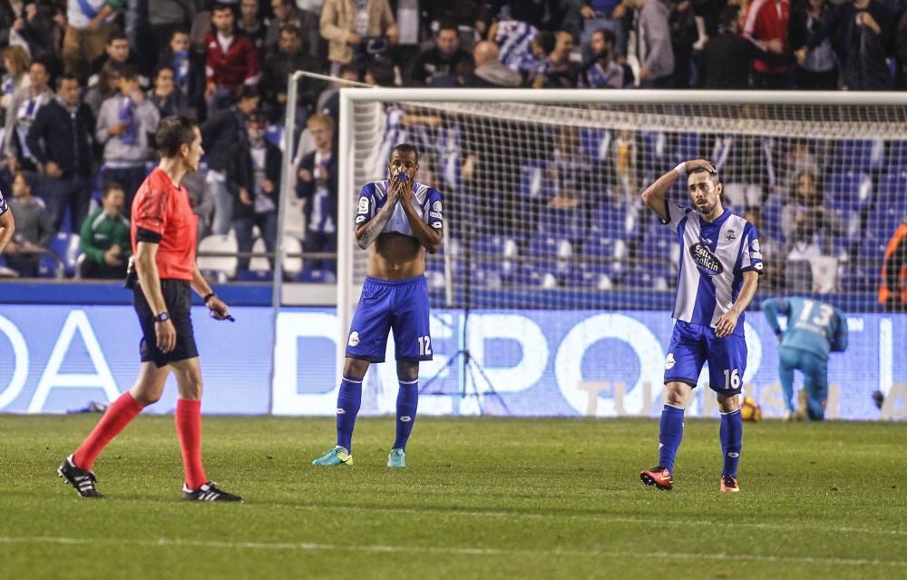 Un Çolak notable librea el ataque con un gran gol y un error suyo propicia el empate (1-1).