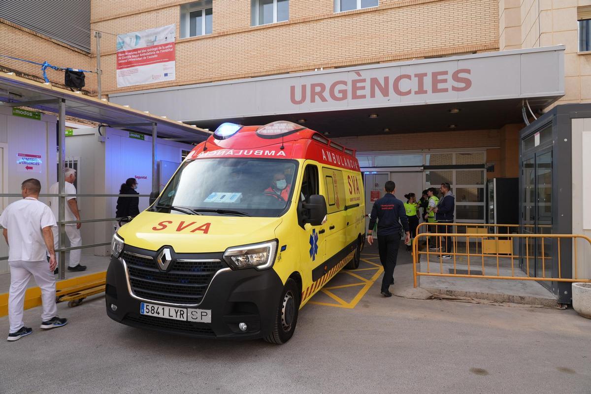 Una ambulancia de servicio.