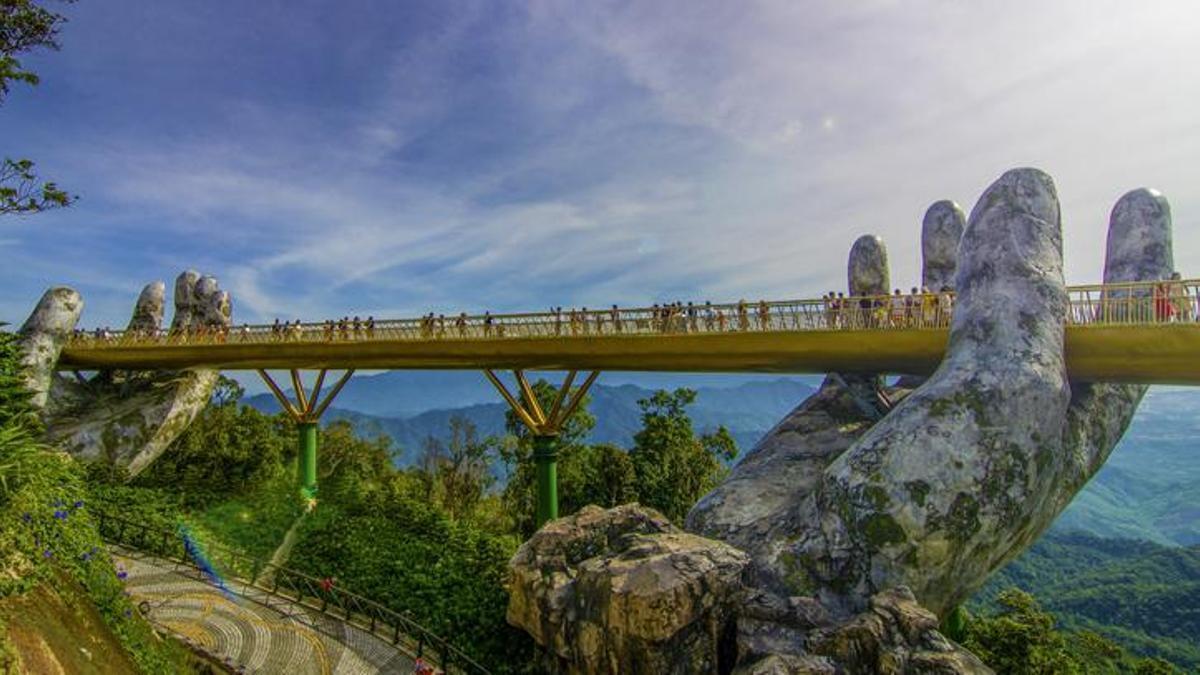 El puente de Las Manos de Dios es uno de los rincones más fotografiados del país