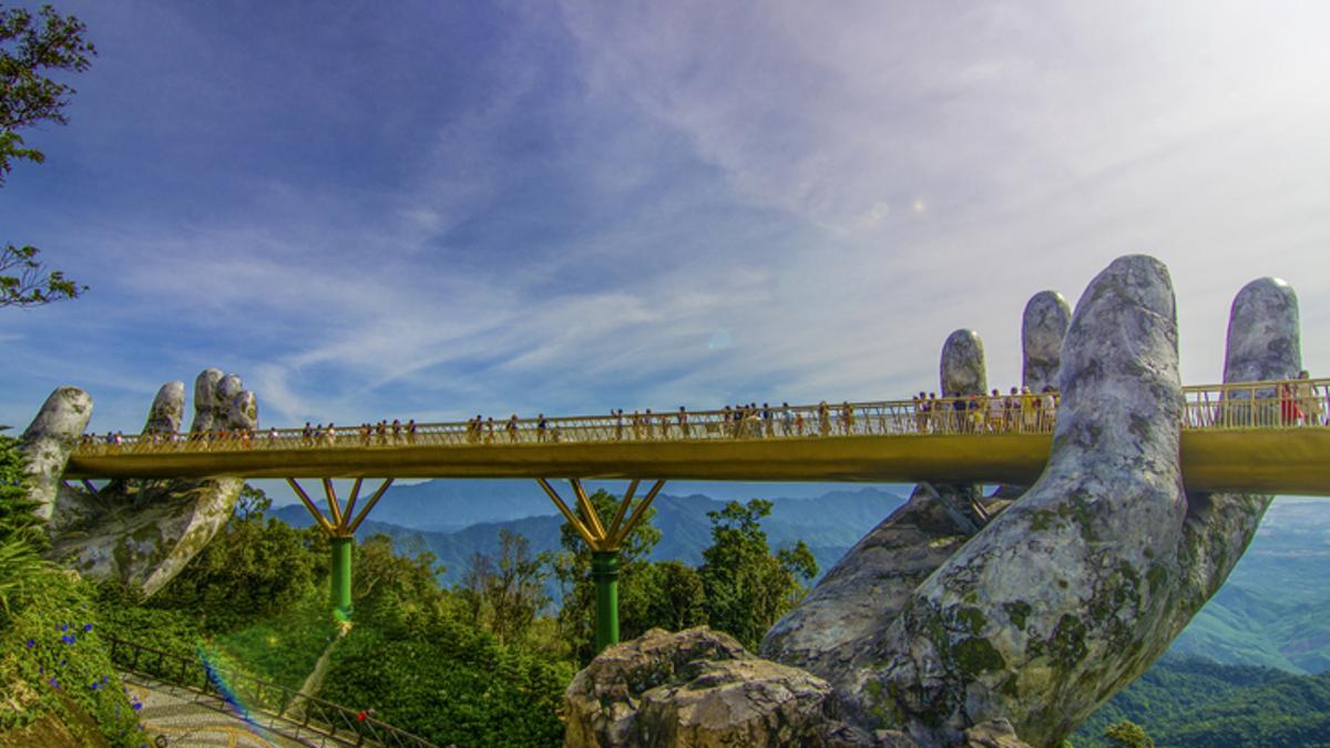 El puente de Las Manos de Dios es uno de los rincones más fotografiados del país