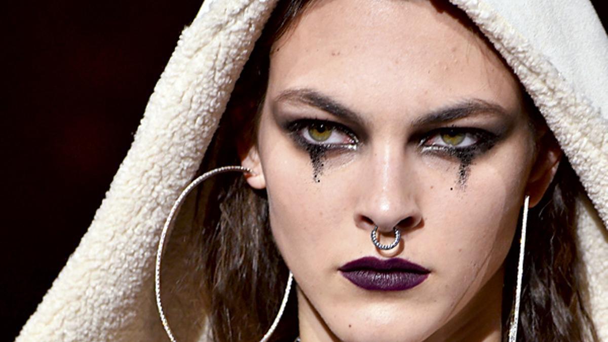 Visto en pasarela, 'Gótico': maquillaje del desfile de Fenty X PUMA by Rihanna