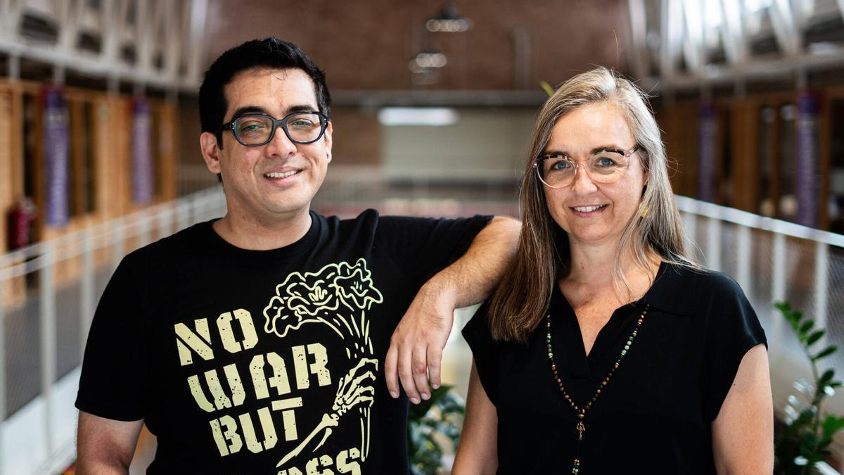 Raquel Muñoz y Matías Miranda, activistas de Obertament.