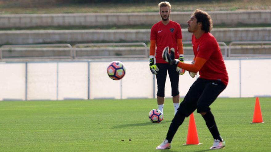 Guillermo Ochoa en uno de los entrenamientos