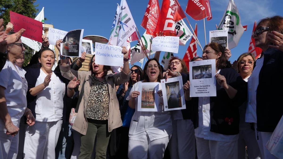 Vídeo | Manifestación de los trabajadores de La Granadilla tras el incendio