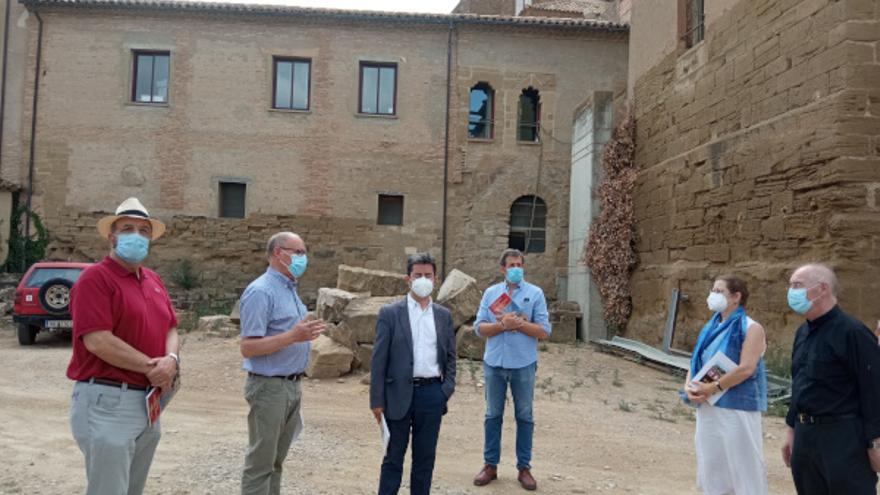 Un momento de la visita que ha realizado el alcalde de Huesca al entorno de la Catedral.