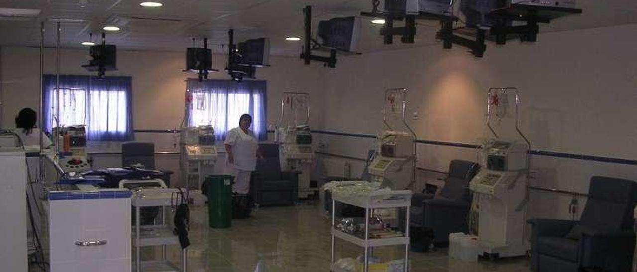 Unidad de diálisis de un hospital. // Faro