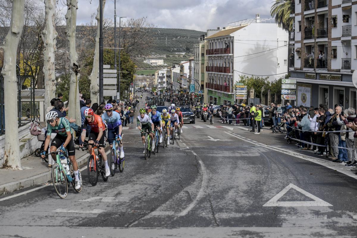 Lance de la salida de la etapa de Córdoba durante la pasada edición de la Vuelta a Andalucía.