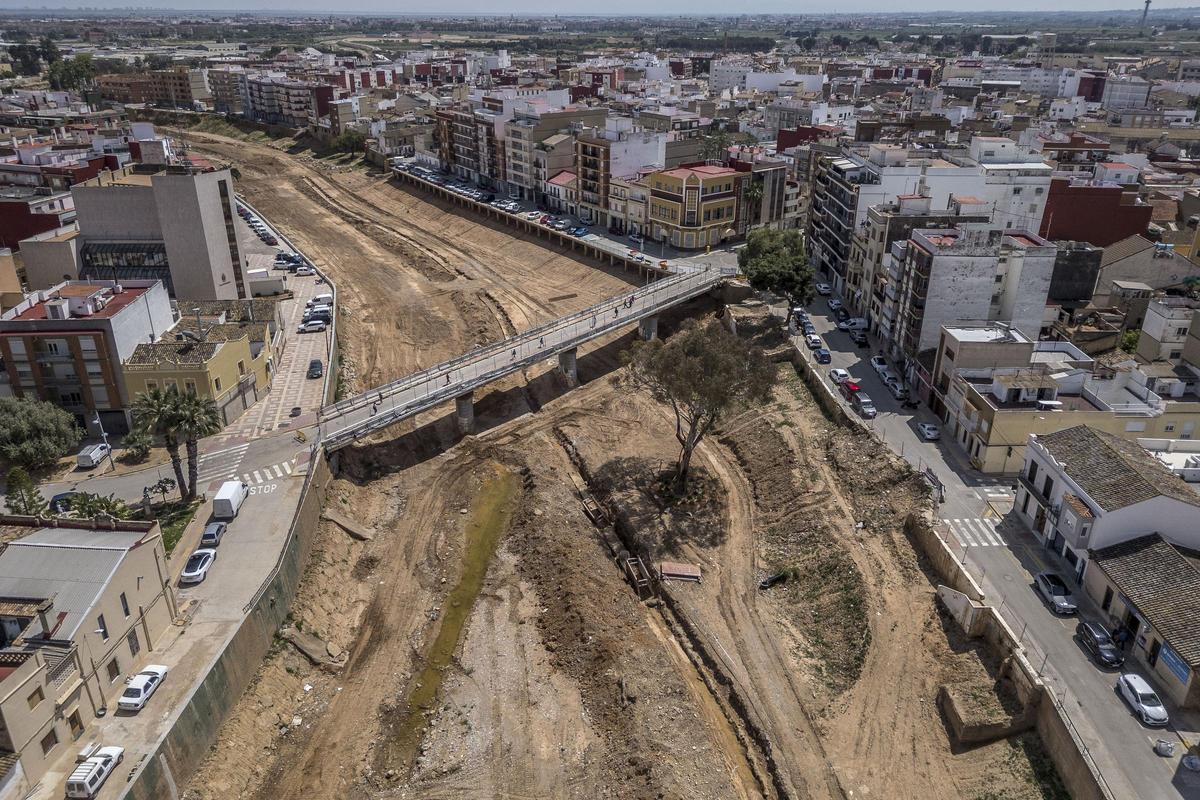 Imagen aérea del barranco del Poyo, a su paso por Paiporta.