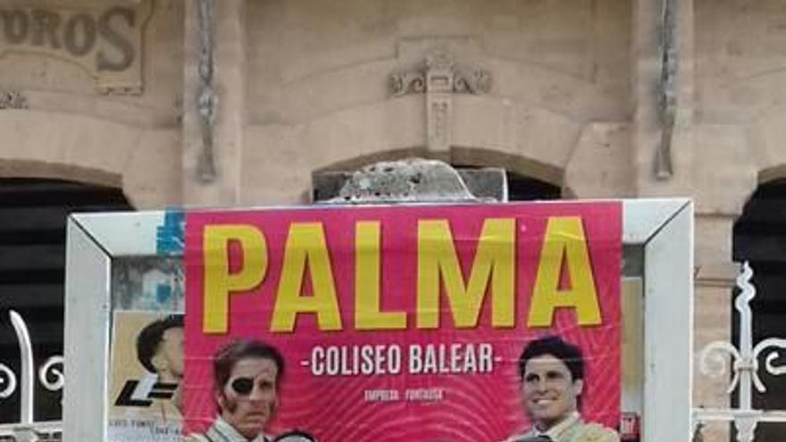 Cartel de las corridas de hoy y del jueves en la plaza de toros de Palma.