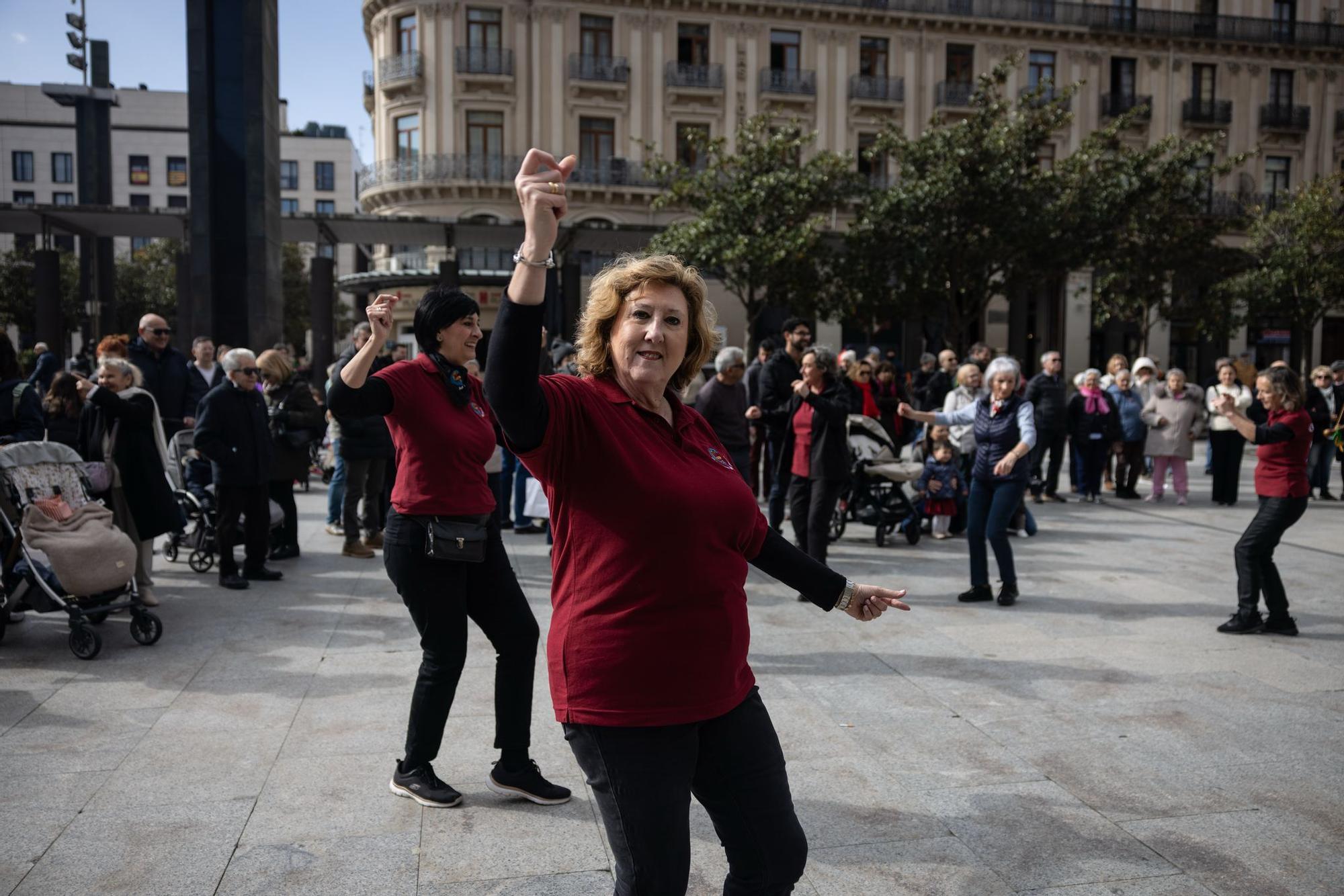 En imágenes | Los zaragozanos no fallan a su cita en el Tío Jorge por la Cincomarzada