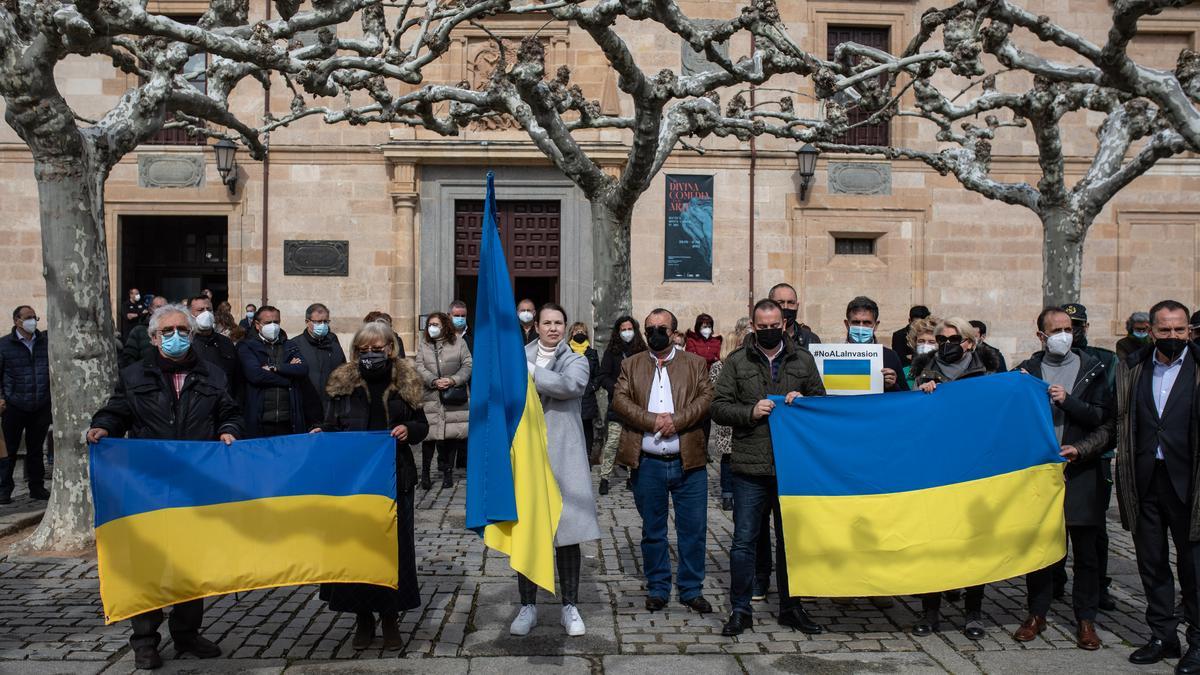 Concentración contra la guerra de Ucrania en la plaza de Viriato.