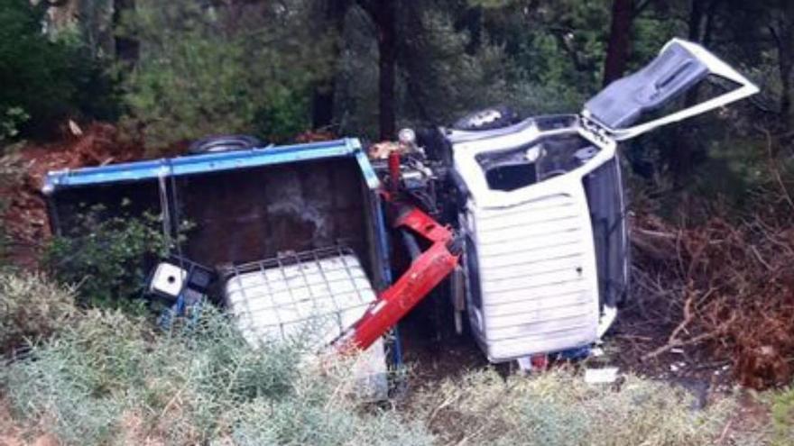 UGT denuncia un accidente laboral por el mal estado del camión de basuras